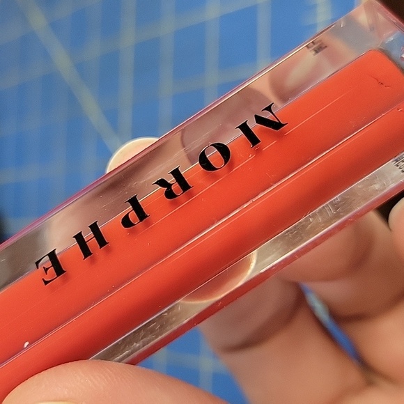 Morphe Bold Hot Shot Red Lip Gloss 4.5ml New - Picture 3 of 3